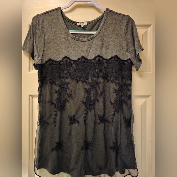 Maurices Tops - Maurices Gray and Black Lace Short Sleeve Top